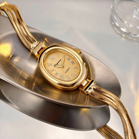 Montre à quartz élégante pour femme, design rétro exquis avec cadran ovale et chiffres romains, accompagnée d'un bracelet en acier allié PRO22