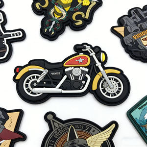 Parche de PVC genuino de la marca Maker Free Mockup 2D, personalizado, lavable, de goma suave, de polivinilo cloruro, para coser en prendas de vestir. - Product Image 5