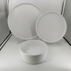 Vente en gros de la marque HIXIN, vaisselle en céramique durable de qualité supérieure, ensemble de <span class=keywords><strong>18</strong></span> pièces, <span class=keywords><strong>assiettes</strong></span> et bols avec bord doré, pour la maison et les restaurants - Product Image 2
