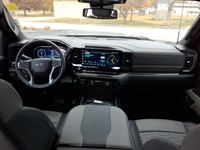 Chevrolet Silverado 2500HD ZR2 Crew Cab 4WD 2024, conduite à gauche, boîte automatique, intérieur foncé, sièges en cuir, pneus R19