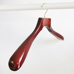 Perchas de madera maciza de caoba de lujo con acabado brillante y gancho dorado para estudio de sastrería, fabricante de perchas. - Product Image 2