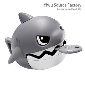 ของเล่นพวงกุญแจรูปฉลามกินปลาเล็กแบบดึงเชือกเคลื่อนไหวได้ ปี 2024 ของเล่นแปลกใหม่สำหรับพวงกุญแจรถยนต์ - Product Image 1
