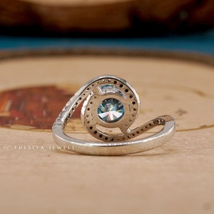 Bijoux de luxe en diamants, comprenant de magnifiques bagues en diamants conçues pour refléter la sophistication, la beauté et la brillance durable. - Product Image 3