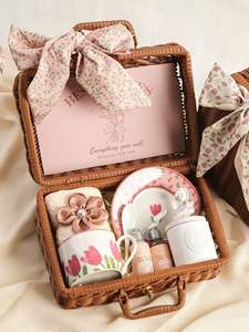 LANJO - Juego de Caja de Regalo de Lujo con Temática Rosa para Damas de Honor, Taza Floral, Toalla de Spa, Papel Reciclado Hecho a Mano, Regalo de Agradecimiento para Damas de Honor - Product Image 2