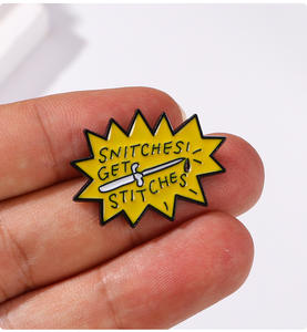 YINI Hersteller Großhandel Custom "Resin Craft Zink legierung Emaille Pin - Snitches Holen Sie sich Stiches 'Funny Quote & Knife Design - Product Image 1