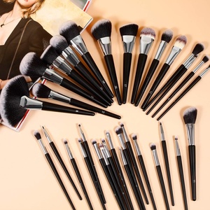 Juego de 45 Brochas de Maquillaje Profesionales de Pelo de Cabra Natural, Color Negro, Marca Privada para Mujer, Logotipo Personalizado, Alta Calidad y Lujo - Product Image 3
