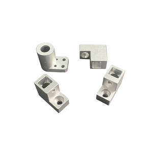 Tour CNC de précision et pièces d'usinage par électroérosion à fil perçage en aluminium tournant pour l'usinage de YT-C017 de plaque de base - Product Image 6