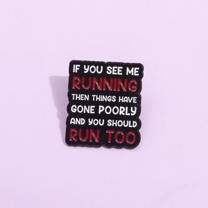 Broche geométrico negro humorístico "If You See <span class=keywords><strong>Me</strong></span> Running", manualidades de Metal divertidas para mejorar la ropa y los accesorios - Product Image 1