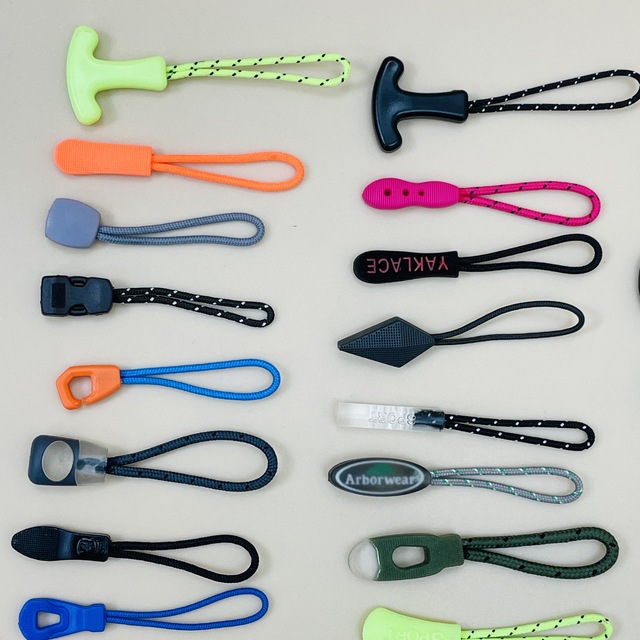 Soft PVC Plastic Custom Logo Design Non-lock Zipper Pull with Core Puller for Garment Backpack Luggage Quality Choice