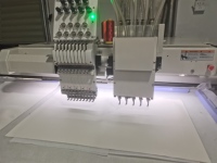 Machine à poinçonner et à coudre le cuir pour l'intérieur des voitures industrielles CNC, machine à broder et à coudre le cuir pour les garnitures en cuir
