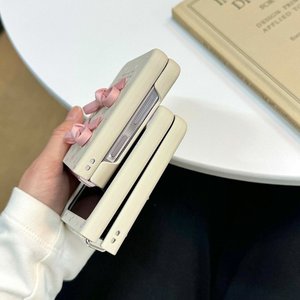 <span class=keywords><strong>Coque</strong></span> de téléphone Ins Style Girl <span class=keywords><strong>avec</strong></span> sangle en <span class=keywords><strong>chaîne</strong></span> pour <span class=keywords><strong>Samsung</strong></span> Z Flip 3 4 5 6 Bowknot Flower Phone Case - Product Image 6