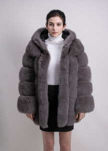 YY8149 معطف شتوي طويل للنساء عالي الجودة من الفرو الطبيعي الحقيقي مع غطاء رأس من الفرو - Product Image 2