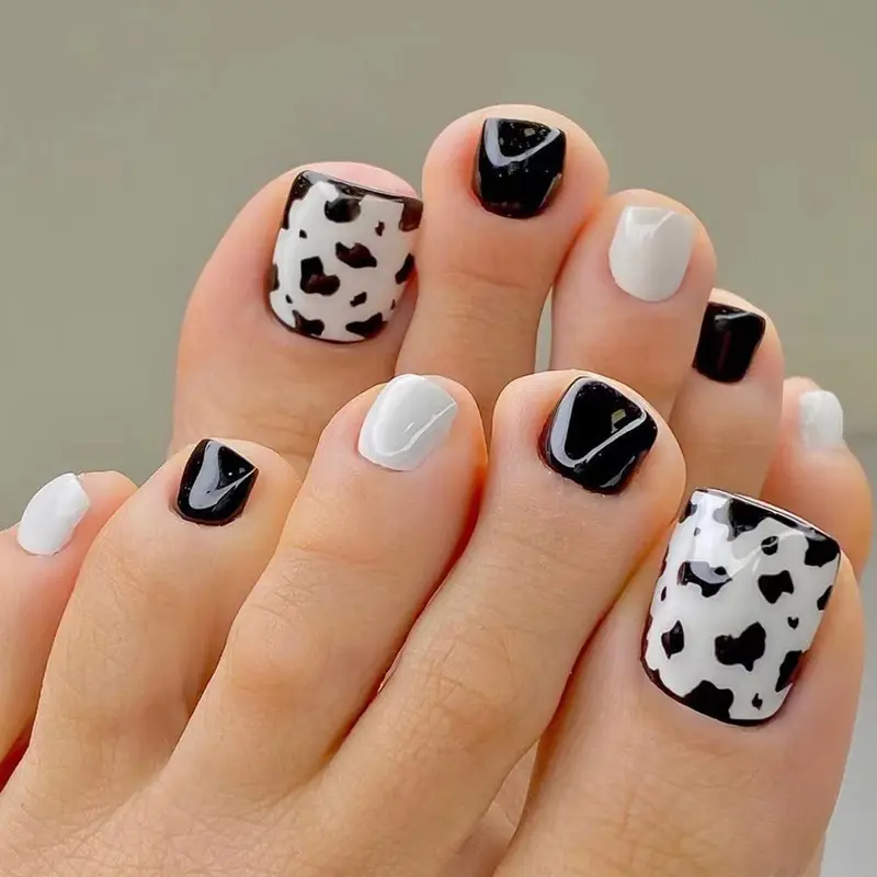 New black and white short wearable nail enhancement piece