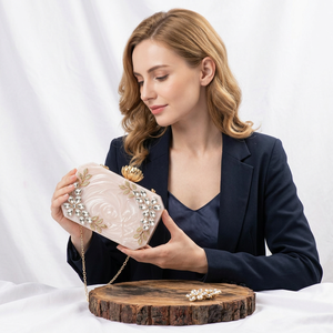 Bolsos de mano de resina de lujo que combinan estilo, versatilidad y calidad. Bolso de noche perfecto. Bolso de mano metálico para mujer. Artesanía en resina. - Product Image 1