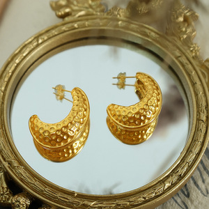 Pendientes de Oreja en Forma de C, Diseño de Luna Martillada, Joyería de Moda para Mujer - Product Image 1