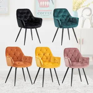 Chaises modernes italiennes de luxe pour la salle à manger relax en cuir avec bras en velours et pieds en métal pour le restaurant chaises de cuisine pour le salon