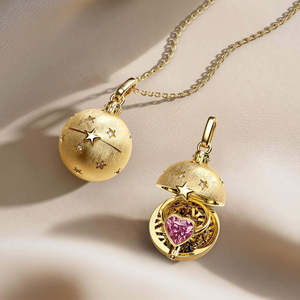 Collar con Colgante Circular de Cuentas de Cobre con Diseño de <span class=keywords><strong>Trébol</strong></span>, Corazón y Rana, Estilo Retro - Accesorio de Moda Europea para Mujer y Unisex, Regalo - Product Image 1
