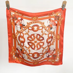 Elegante Sciarpa da Collo in Raso con Motivi Floreali e Catena, Stile Vintage, Sciarpa Quadrata in <span class=keywords><strong>Seta</strong></span> <span class=keywords><strong>Rosa</strong></span> con Stampa Bottiglia di Profumo per Donne - Product Image 3