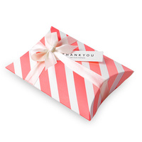 Boîte d'emballage en papier pour oreiller avec impression de logo personnalisée, vente chaude, boîte en forme d'oreiller avec ruban pour chaussettes et vêtements