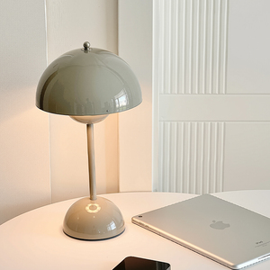 VP9 Danish Retro Flower Bud Table <b>Lamp</b> E27 LED Touch Control Bedroom Bedside <b>Lamp</b> - Product Image 4
