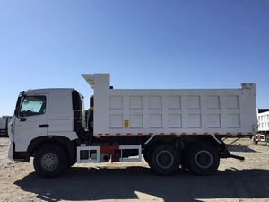 Camion benne d'occasion HOWO TX Diesel 6x4, châssis arrière robuste, haute capacité de charge, bon état pour projets de construction - Product Image 4