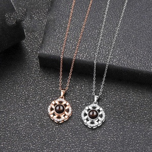 Collar con Trébol de Cuatro Hojas, Collar con Proyección de Fotos Personalizadas, Proveedores de Joyería con Envío Directo de Shopify, Collar de Moda para Mujer - Product Image 4