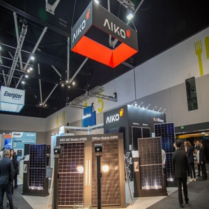 แผงโซลาร์เซลล์ AIKO รุ่น AIKO-A615-MAH72Mw 615W ABC Bifacial Comet Series ประสิทธิภาพ 24% ขนาด 182x182 มม. - Product Image 4
