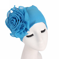 Elegante Turbante Musulmán con Flores Laterales, Gorro Islámico Árabe de Malasia para Mujer con Flor