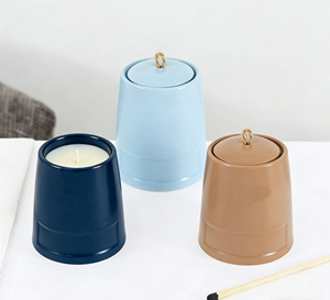 Pot à bougie en céramique conique moderne avec couvercle, récipient à bougie vide minimaliste avec poignée en corde pour la décoration de la maison - Product Image 1