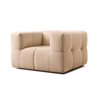 Canapé modulaire de luxe sur mesure pour salon, en tissu, avec structure en bois massif et coussins moelleux pour villa