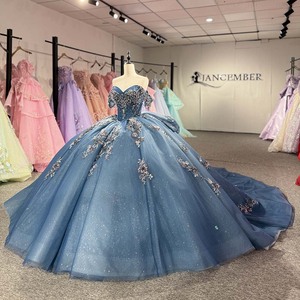 Robe de soirée élégante bleu marine, style bal, épaules dénudées, avec broderies florales faites à la main, longueur au sol. - Product Image 2