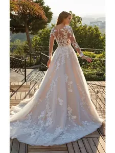 Robe de mariée élégante personnalisée en dentelle, coupe trapèze, manches longues, appliquée, col rond, traîne balayante, couleur champagne, grandes tailles - Product Image 2