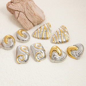 Pendientes con forma de corazón chapados en oro de dos tonos para mujer, uso diario - Product Image 4