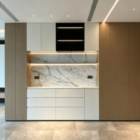 Buffet contemporain en bois de chêne avec rangement et plateau en marbre pour salle à manger