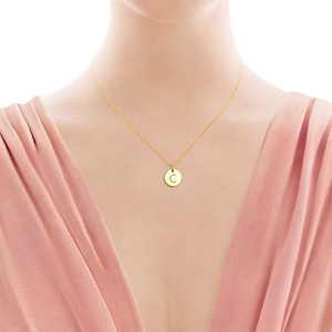 <span class=keywords><strong>Collana</strong></span> personalizzata da donna 925 placcato oro argento <span class=keywords><strong>lettera</strong></span> <span class=keywords><strong>c</strong></span> inciso <span class=keywords><strong>collana</strong></span> a disco rotondo - Product Image 2