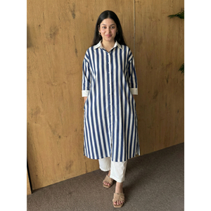 Tunique rayée bleue et blanche avec pantalon blanc pour femme |   Ensemble élégant décontracté deux pièces - Product Image 3