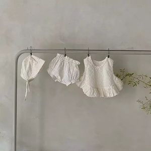 Ensemble de vêtements pour bébé fille, vêtements de boutique pour bébé fille, en coton vintage coréen, 3 pièces, débardeur, short, chapeau, ensembles de vêtements d'été pour filles - Product Image 3