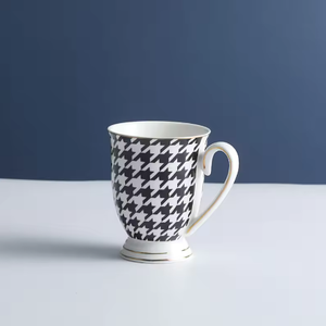 Magnifique tasse à café en céramique nordique de 400 ml, style dessin animé, à rayures et pois noirs, compatible lave-vaisselle et micro-ondes, idéale pour les cadeaux d'affaires et les moments de détente. - Product Image 6