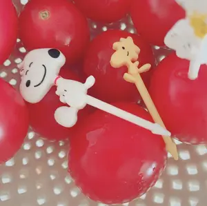 Mini fourchettes à fruits pour enfants, fourchette à fruits, Bento en plastique, outils décoratifs pour décoration de gâteaux, 1 pièce