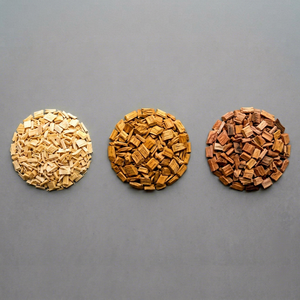 Copeaux de bois d'acacia naturel, longueur 15-20 mm, épaisseur 3-5 mm, pour MDF, pâte à papier, combustible biomasse, fabriqués à partir d'acacia - Product Image 1