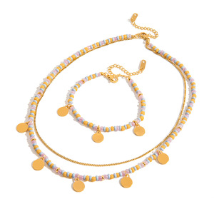 Collier superposé avec perles colorées et breloques rondes dorées pour femme, ensemble de bijoux tendance, design multi-niveaux - Product Image 5