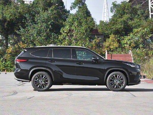 Toyota Highlander, Vehículo a Gasolina, SUV con Tracción en las Cuatro Ruedas, 7 Asientos, Versión Noble, Modelo 2026 - Product Image 2