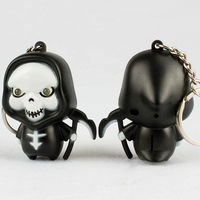 Porte-clés Chibi Reaper avec lumière LED et son effrayant pour décoration de sac de costume, idéal pour les fêtes d'Halloween