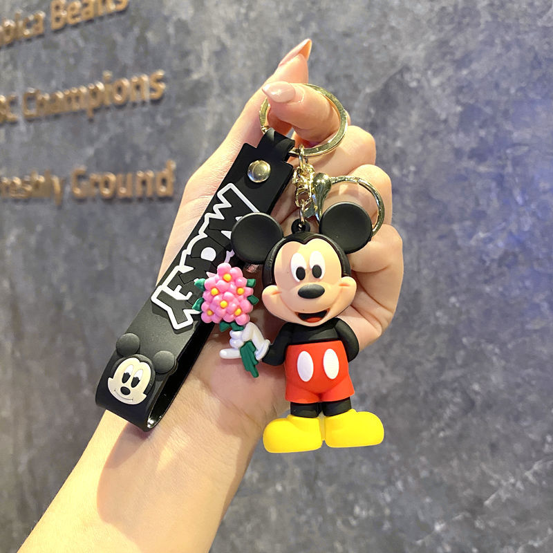 Mickey cueille des fleurs