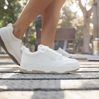 2025 hommes décontracté haute qualité respirant PU supérieur course baskets léger personnalisé hauteur augmenter hiver tendance à la mode
