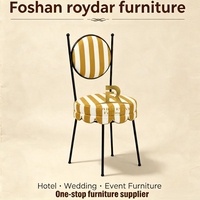 Chaises noires à structure métallique avec coussins d'assise interchangeables, empilables, pour mariages et événements