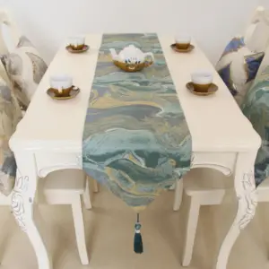 カスタムホームダイニングテーブルの装飾マクラメタッセルサテン生地コットンテーブルランナーとプレースマットセット