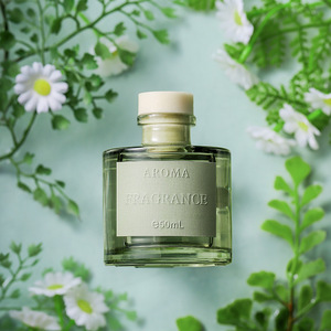 Aceite Esencial de Aromaterapia de Té Nuevo en Botella de Vidrio Cilíndrica de 50 ml, Modelo ZH3601, Fragancia Duradera y Sostenible para Hoteles, Hogares e Interiores - Product Image 3