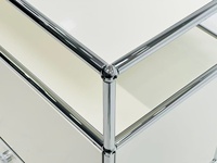 Umweltfreundliches, feuerfestes Edelstahl-Imitat-Metall-Multifunktions-Sideboard mit neu konfigurierbarem Design und gehärtetem Glas für Bücher und Fernseher