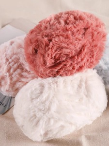 Bán Buôn Hot-Bán Ưa Thích Chunky 100% Polyester Fluffy Mềm Handmade Giả Lông Thú Sợi - Product Image 2